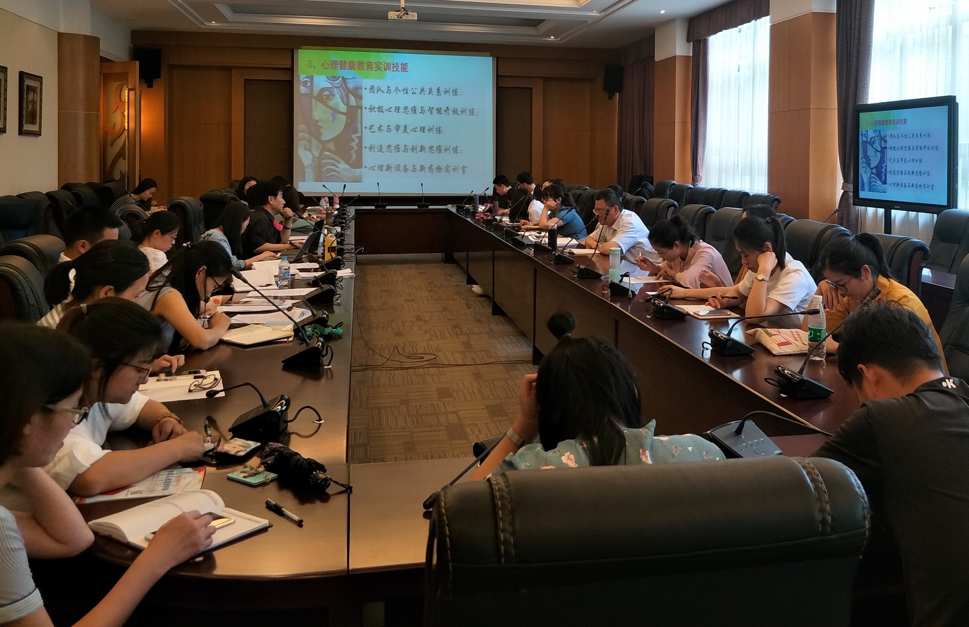 学生处举行本学期第二次辅导员沙龙